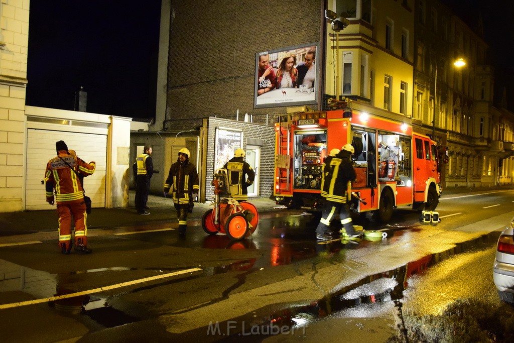 Feuer Hinterhof Garagen Koeln Hoehenberg Olpenerstr P159.JPG - Miklos Laubert